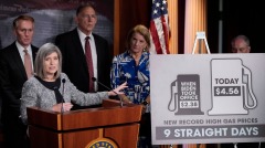 油價天天衝新高美國人憂經濟衰退(圖)
