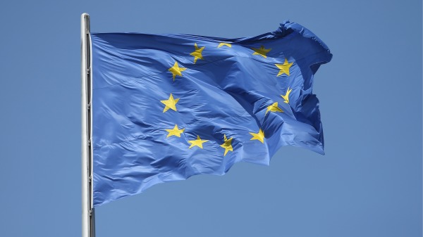 欧盟委员会（European Commission）提议给予乌克兰、摩尔多万欧盟候选国资格。