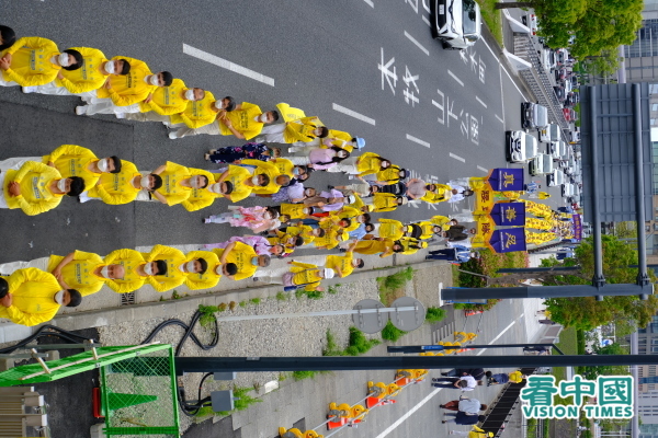 5月8日，為慶祝世界法輪大法日，日本法輪功學員在橫濱市舉行了盛大的遊行。