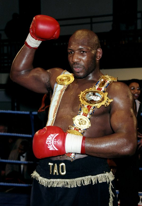 1999年1月30日，弗朗西斯在伦敦击败对手成为英联邦重量级拳王称号。