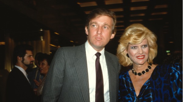 1984年，前美國總統川普（Trump）和妻子伊萬娜（Ivana）合影。