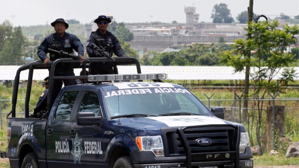 墨西哥警察在巡邏。