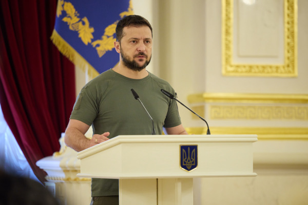 图为2022年7月14日，乌克兰总统泽连斯基（Volodymyr Zelensky）在向乌克兰战争英雄授勋仪式上讲话。（图片来源：乌克兰总统官方网站）