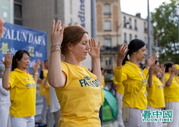 7月20日，法国法轮功学员在巴黎13区意大利广场举行反迫害活动。