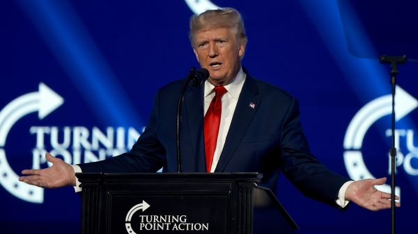 美國前總統川普（Trump，特朗普）在佛羅里達州坦帕（Tampa）舉行的保守派年度「轉折點美國學生行動峰會」上講話。