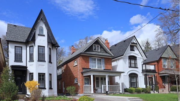 加拿大皇家银行报告称，加拿大房地产正在做历史性调整。（Adobe Stock）(