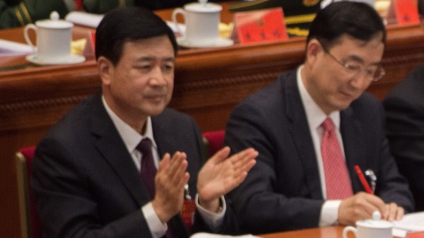 中共政法委副书记、中共公安部长的王小洪（左）。（图片来源：NICOLAS ASFOURI/AFP via Getty Images）