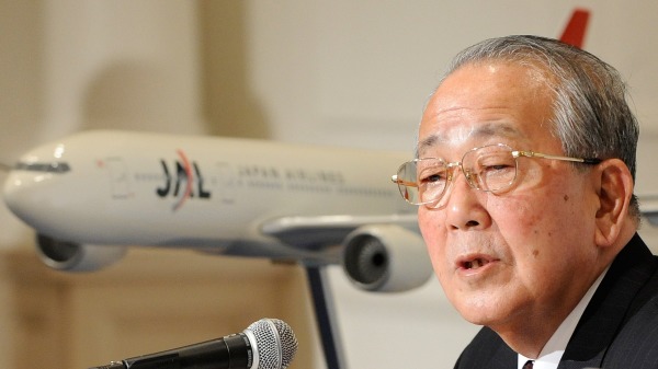 2010 年 2 月 1 日，日本航空公司 (JAL) 新任董事長稻盛和夫在東京的新聞發布會上回答問題。