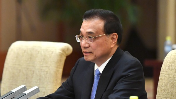 中國總理李克強本週二在國務院常務會議上，再次提出穩經濟一攬子政策，但卻沒有涉及疫情防控等相關措施。（圖片來源：Fred Dufour - Pool/Getty Images）