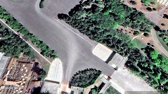 朝鮮領導人金正恩辦公室「15號官邸」附近的西城大街出現了大型車輛頻繁出入之痕跡