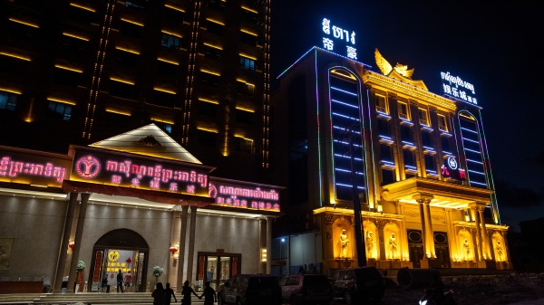 柬埔寨西哈努克城是一座由北京当局投资开发的大城市，中资建造了新的道路、机场、摩天大楼、水坝、酒店、赌场、餐馆和公寓。