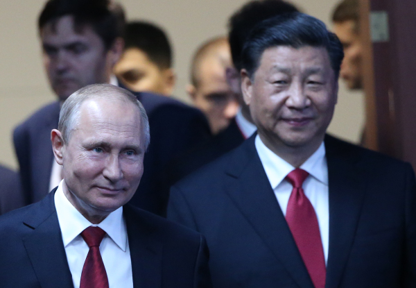 2019年6月7日，普京和習近平一起出席聖彼得堡舉行的國際經濟論壇。