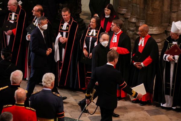 中國國家副主席王岐山於2022年9月19日抵達倫敦威斯敏斯特教堂，出席伊麗莎白二世女王的國葬