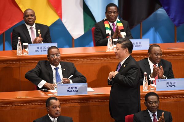 2018年9月3日，中国国家主席习近平在北京人民大会堂举行的中非合作论坛开幕式上准备发表讲话。