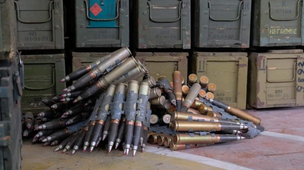 烏克蘭防衛司令部公布了俄軍逃跑後所留下大批彈藥武器