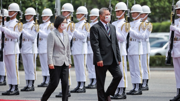 总统蔡英文主持“军礼欢迎图瓦卢国总理拿塔诺伉俪”