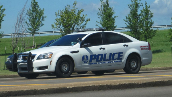 美国田纳西州孟菲斯市警车在执勤途中。