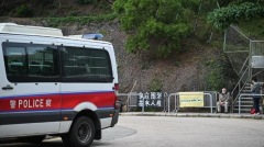 “让在囚者回家过年”香港神父在赤柱监狱外静坐(图)