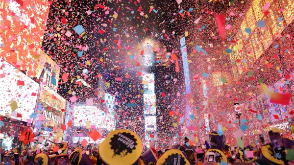 2023年1月1日，美國紐約時代廣場跨年活動現場。（YUKI IWAMURA/AFP via Getty Images）