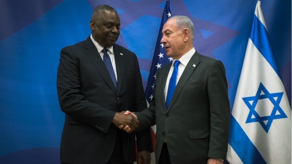 2023年10月13日，美国国防部长奥斯汀抵达以色列，会见以色列总理内塔尼亚胡(美国国防部长奥斯汀推特)