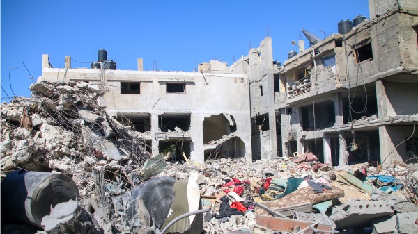 2023年10月15日，以色列空袭对加萨造成损害（Ahmad Hasaballah/Getty Images）