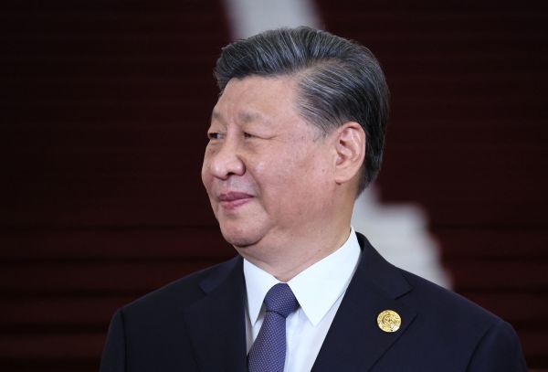 习近平于2023年10月17日在北京为出席第三届“一带一路”论坛的代表团团长举行欢迎仪式。