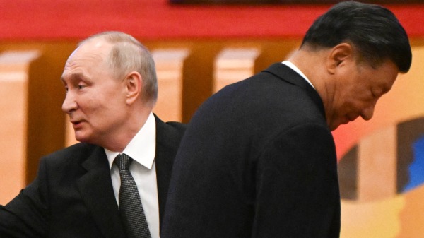 2023年10月18日，中国国家主席习近平（右）和俄罗斯总统弗拉基米尔·普京出席在北京人民大会堂举行的第三届“一带一路”国际合作高峰论坛开幕式