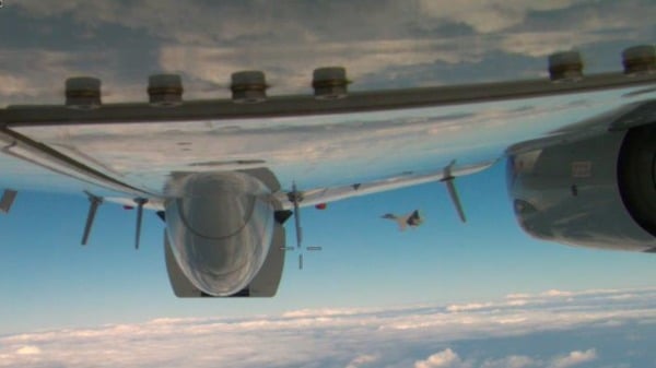 美国国防部2023年10月17日公布了数百个中国军机拦截美军侦察机的视频和图片，图为其中之一。（美国国防部）