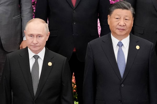 2023年10月18日，第三屆「一帶一路」國際合作高峰論壇在北京人民大會堂舉行，俄羅斯總統普京和中國國家主席習近平與其他領導人合影。