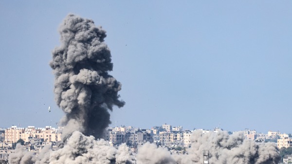 10月20日，在與哈馬斯之間持續不斷的戰鬥中，以色列轟炸加沙地帶北部地區。