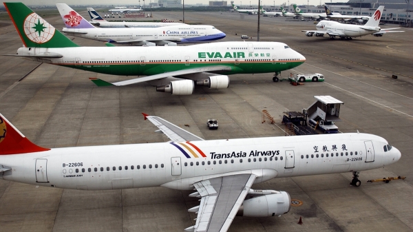 2003年4月15日拍攝的照片顯示，台灣客機在機場停飛。