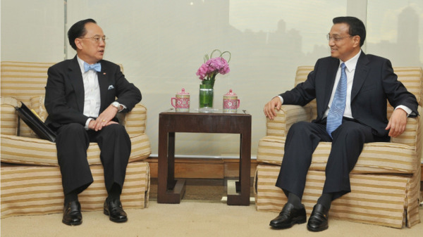 图为2011年李克强以国务院副总理身份来港考察，并与时任特首曾荫权会面。（图片来源：香港政府新闻处）