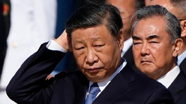 中國國家主席習近平於2023年9月30日在中國北京天安門廣場觀看紀念中國第十個烈士節的儀式。