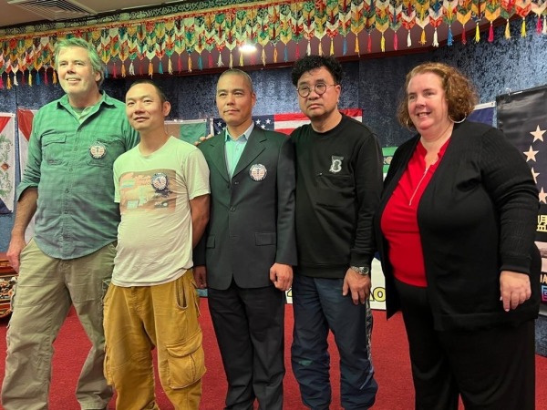 从左到右：Medical Freedom Party leader Steve Speer、曹艾庄、王礼进（州议会25选区候选人）、Simon Wang（国民党美东分部干事）、Larry（medical Freedom party干事）（摄影/看中国/Leo）