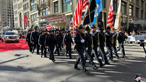 2013年11月11日紐約退伍軍人節大遊行（攝影：Martin）