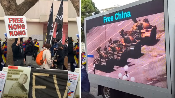 拜習會期間，香港示威者舉出Free Hong Kong的字牌（左圖）。同時示威者出動一部裝有巨型顯示屏的貨車在場外行駛（右圖）。（圖片來源：看中國視頻截圖）