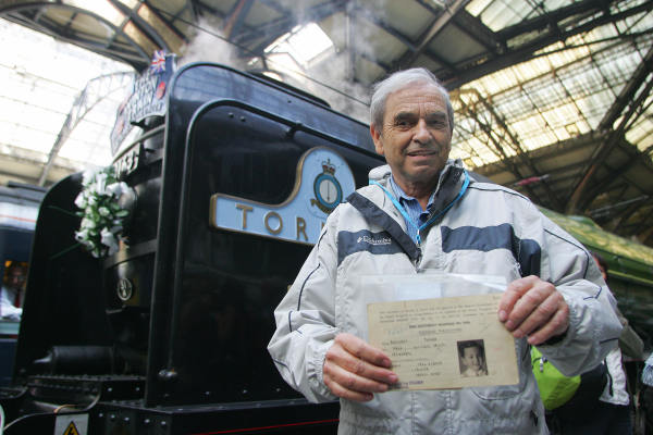 托马斯・伯曼(Thomas Bermann) 是一名来自前捷克斯洛伐克的犹太儿童，他在第二次世界大战开始时乘火车疏散到伦敦利物浦