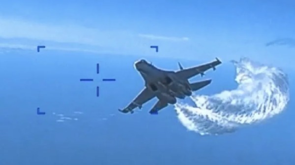 2023 年 3 月，一架俄罗斯Su-27战斗机在黑海上空接近一架美国 MQ-9 无人机。