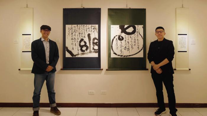 2023年11月24日專訪蔡孟宸（右）、何維剛（左）「腹有詩書氣自華：青年詩人×青年書家交流展」於蕙風堂宣紙圖書部藝廊。