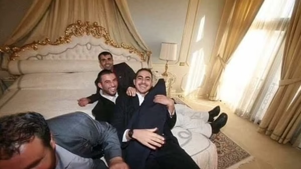 哈马斯政治局主席哈尼亚与儿子及其他哈玛斯高官，乘坐私人飞机和入住高级饭店。