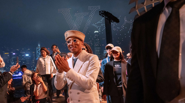 11月30日，LV在尖沙咀星光大道舉行2024初秋男裝時裝展。LV男裝創意總監Pharrell Williams亦有到場。（圖片來源：Getty Images）