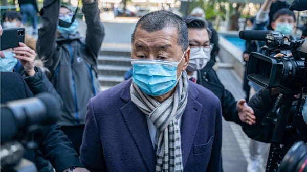 香港媒體大亨、《蘋果日報》創始人兼所有者黎智英於 2020 年 12 月 31 日抵達中國香港終審法院。（Anthony Kwan/Getty Images)