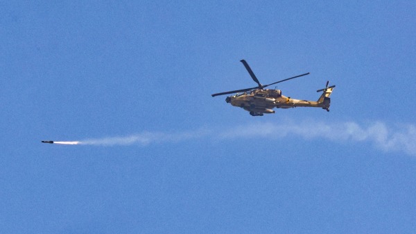 12月6日，一架以色列空军攻击直升机向哈马斯目标发射导弹。