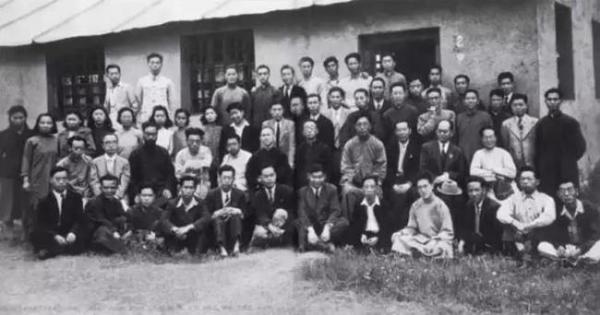 抗戰時期，西南聯大教師群。