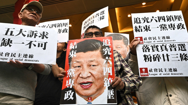 图为2019年12月习近平到访澳门，香港示威者集会表达不满。（图片来源：Getty Images）