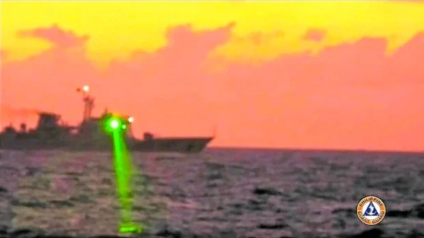 菲律賓海岸警衛隊指控，中國編號5205的海警船利用雷射光束來瞄凖菲國海巡艦船艦橋，導致指揮操控人員發生「短暫失明」。