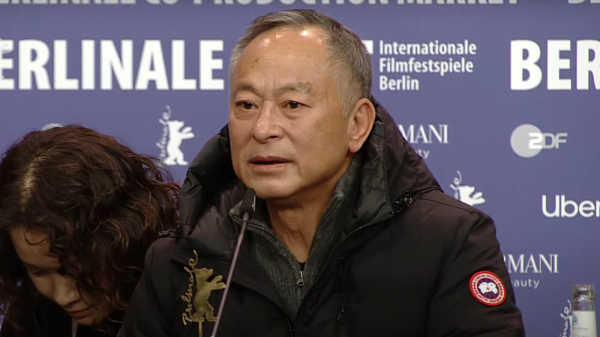 16日，香港著名导演杜琪峯在柏林影展记者会上呼吁全球争取自由的国家和人民支持电影，因为电影是为大家发声的。（图片来源：柏林影展记者会直播截图）