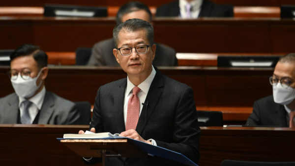 2023年2月22日，香港財政司司長陳茂波在立法會發表2023/24年度《財政預算案》。（圖片來源：香港政府新聞處）