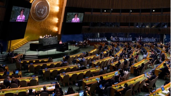 2023年2月23日，法國外交部長凱瑟琳•科隆納在紐約市聯合國總部舉行的關於烏克蘭問題的聯合國大會第十一屆緊急特別會議上發表講話。