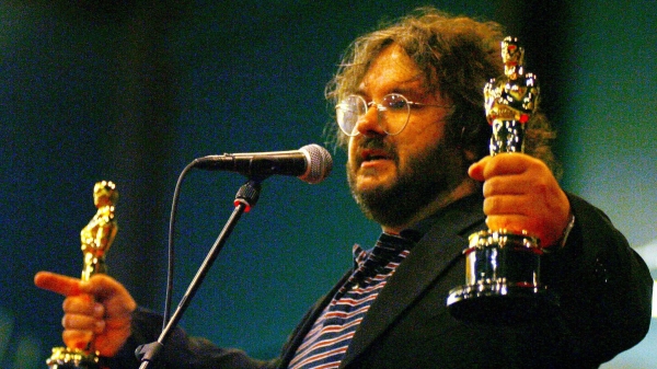 紐西蘭名導彼得傑克森掌鏡的「魔戒三部曲」贏得17座奧斯卡獎，是電影三部曲一項紀錄。